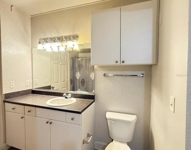 202 E South Street - Photo Thumbnail 7