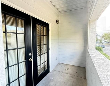 202 E South Street - Photo Thumbnail 2