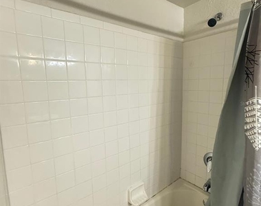 202 E South Street - Photo Thumbnail 11