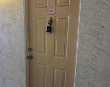 820 Camargo Way - Photo Thumbnail 2
