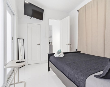 56 Calle F Krug Condado - Photo Thumbnail 5