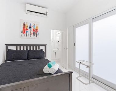 56 Calle F Krug Condado - Photo Thumbnail 2