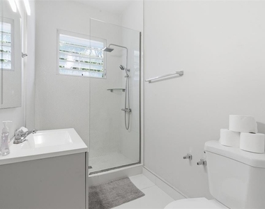 56 Calle F Krug Condado - Photo Thumbnail 9