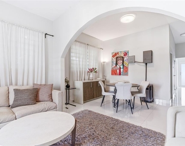 56 Calle F Krug Condado - Photo Thumbnail 2