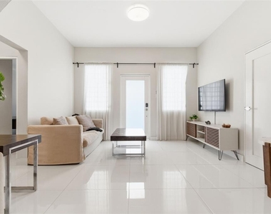 56 Calle F Krug Condado - Photo Thumbnail 2