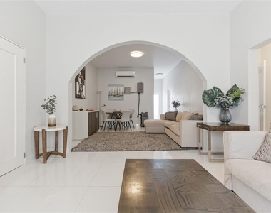 56 Calle F Krug Condado - Photo Thumbnail 1