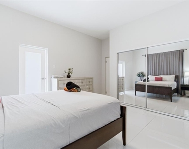 56 Calle F Krug Condado - Photo Thumbnail 16