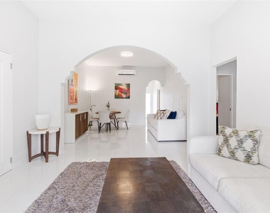 56 Calle F Krug Condado - Photo Thumbnail 14