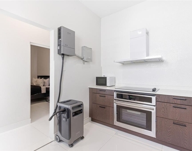 56 Calle F Krug Condado - Photo Thumbnail 5