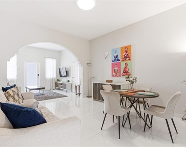 56 Calle F Krug Condado - Photo Thumbnail 2