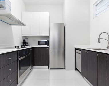 56 Calle F Krug Condado - Photo Thumbnail 4