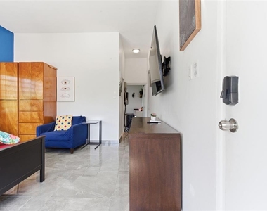 56 Calle F Krug Condado - Photo Thumbnail 8
