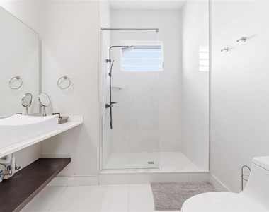 56 Calle F Krug Condado - Photo Thumbnail 2