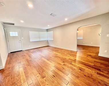 438 Lakeview Avenue - Photo Thumbnail 5