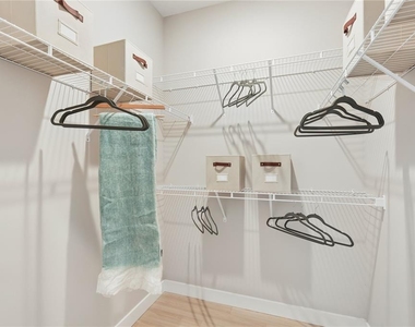 4005 Bismark Drive - Photo Thumbnail 27