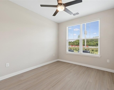 4005 Bismark Drive - Photo Thumbnail 25