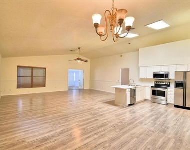 616 Crystals Boulevard - Photo Thumbnail 7