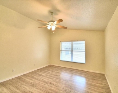 616 Crystals Boulevard - Photo Thumbnail 13