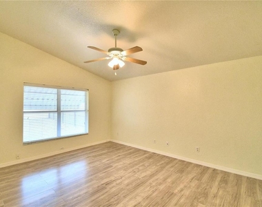 616 Crystals Boulevard - Photo Thumbnail 11