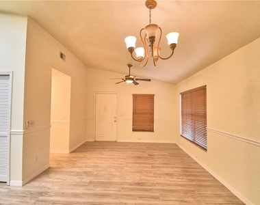 616 Crystals Boulevard - Photo Thumbnail 4