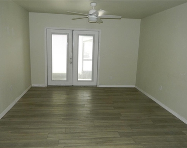 924 Lake Destiny Road - Photo Thumbnail 3