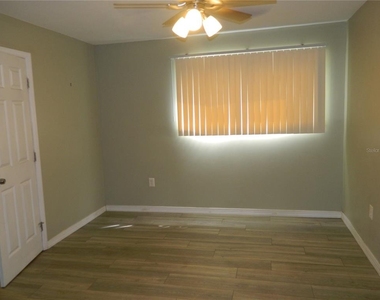 924 Lake Destiny Road - Photo Thumbnail 7