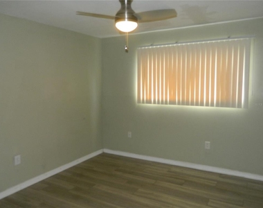 924 Lake Destiny Road - Photo Thumbnail 9