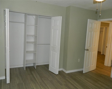 924 Lake Destiny Road - Photo Thumbnail 10