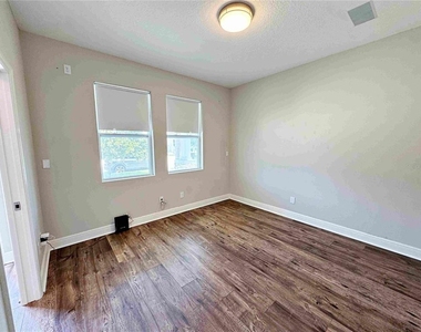6154 Hamlin Reserve Boulevard - Photo Thumbnail 8