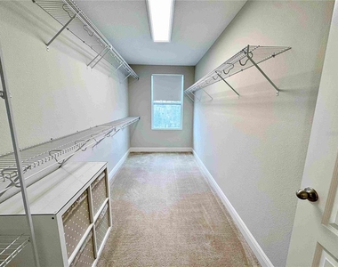 6154 Hamlin Reserve Boulevard - Photo Thumbnail 35