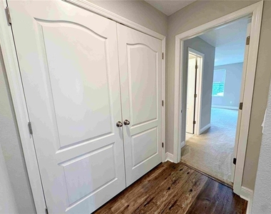 6154 Hamlin Reserve Boulevard - Photo Thumbnail 36