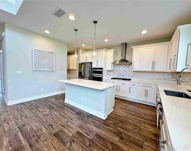 6154 Hamlin Reserve Boulevard - Photo Thumbnail 12