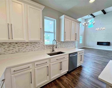 6154 Hamlin Reserve Boulevard - Photo Thumbnail 14
