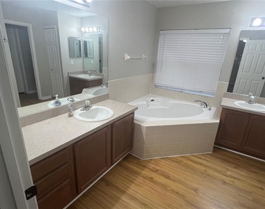 1063 Bluegrass Drive - Photo Thumbnail 13