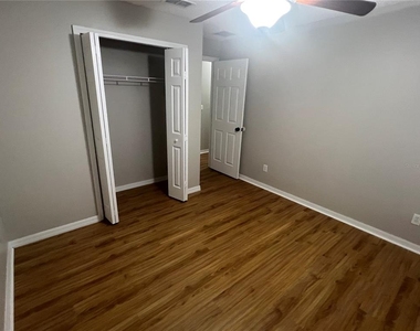 1063 Bluegrass Drive - Photo Thumbnail 17
