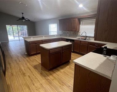 1063 Bluegrass Drive - Photo Thumbnail 4