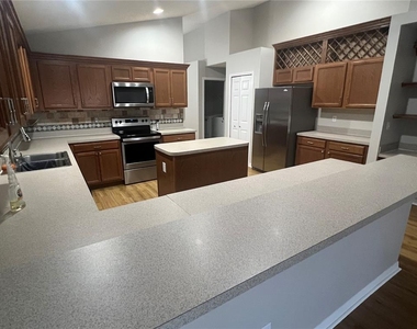 1063 Bluegrass Drive - Photo Thumbnail 5