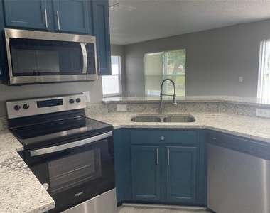 207 Southbridge Circle - Photo Thumbnail 3