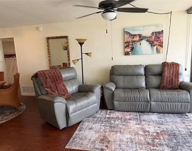 618 Bird Bay Drive S - Photo Thumbnail 5