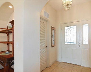 20846 Queen Alexandra Drive - Photo Thumbnail 2