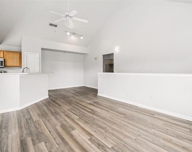 9141 Lee Vista Boulevard - Photo Thumbnail 3
