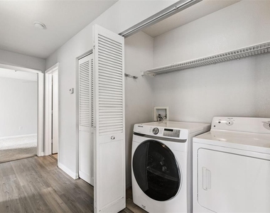 9141 Lee Vista Boulevard - Photo Thumbnail 12