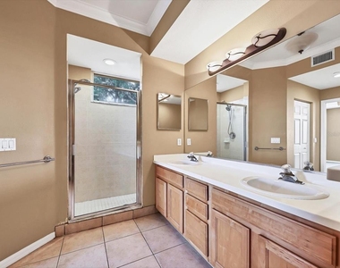 8406 Wethersfield Run - Photo Thumbnail 32
