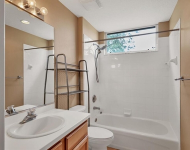 8406 Wethersfield Run - Photo Thumbnail 28