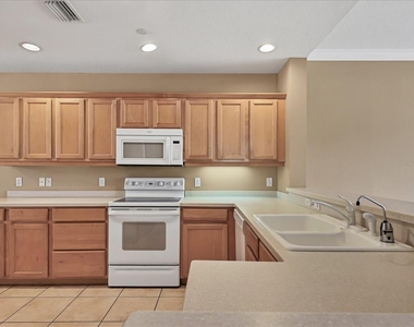 8406 Wethersfield Run - Photo Thumbnail 19
