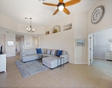4604 Club Drive - Photo Thumbnail 5