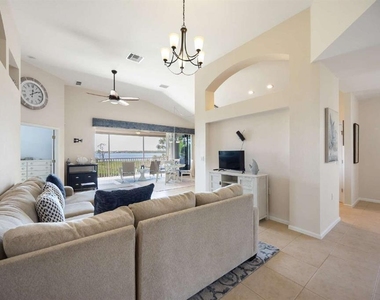 4604 Club Drive - Photo Thumbnail 3
