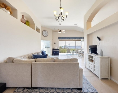 4604 Club Drive - Photo Thumbnail 8