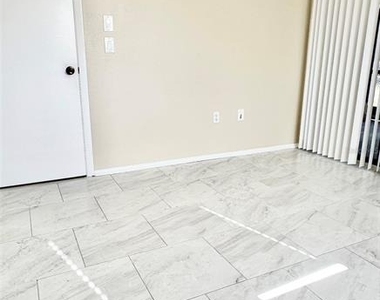 9271 Tacoma Avenue - Photo Thumbnail 5