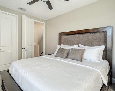 16905 Sweetwater Village Drive - Photo Thumbnail 32